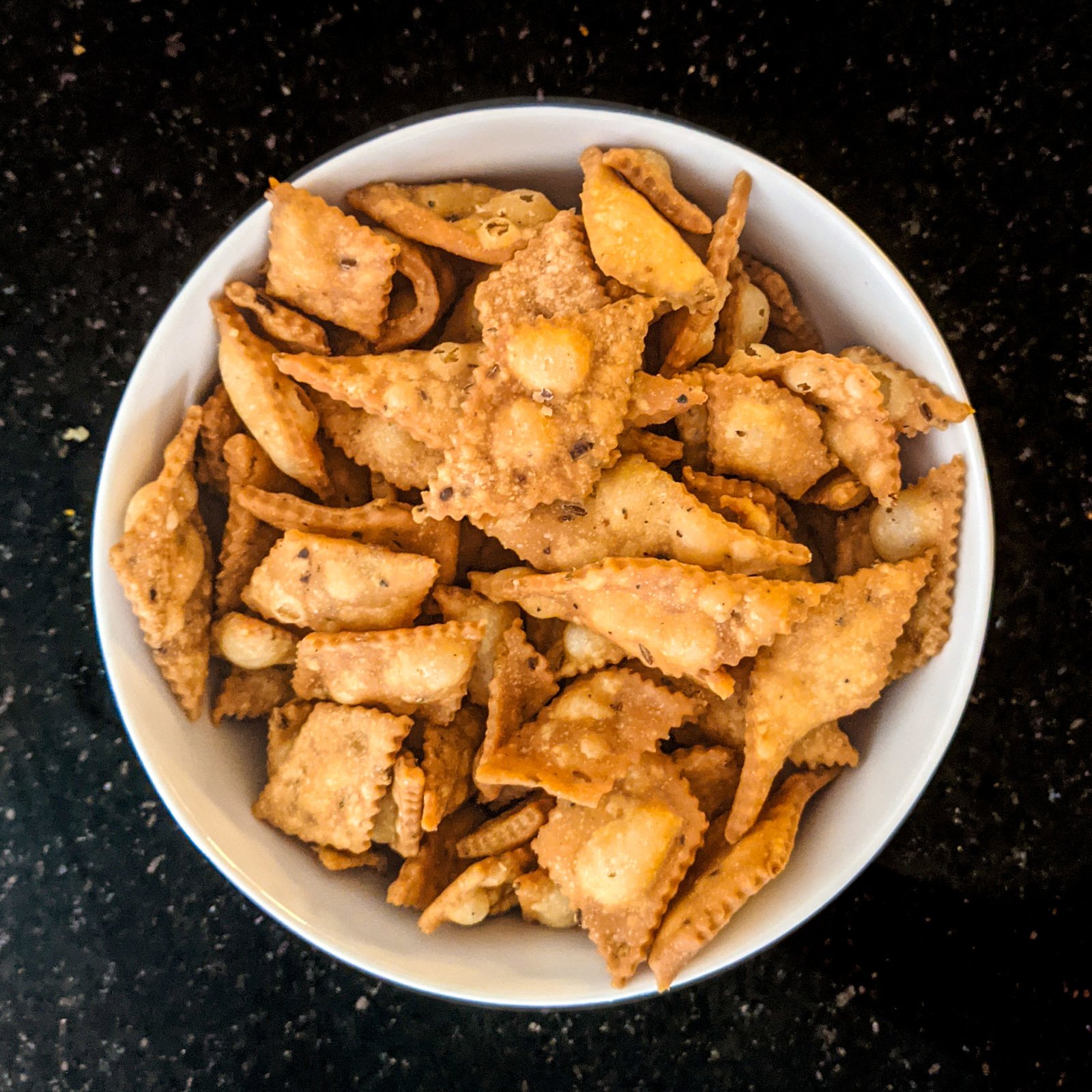 Savoury khari shankarpali diamonds in a bowl